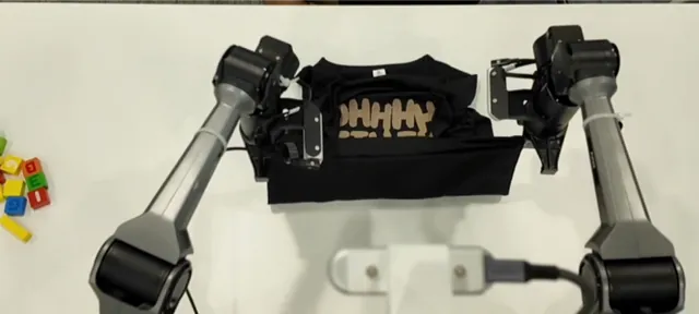 Fold clothes, key frame 5 of 6